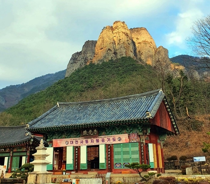 Ngôi đền ở vườn quốc gia Juwangsan Hàn Quốc 