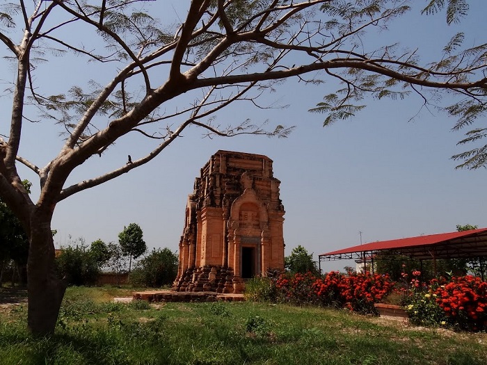 Các di tích lịch sử ở Tây Ninh - Tháp Chót Mạt
