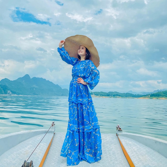 Hoa Binh city tourist destination - hydroelectric lake