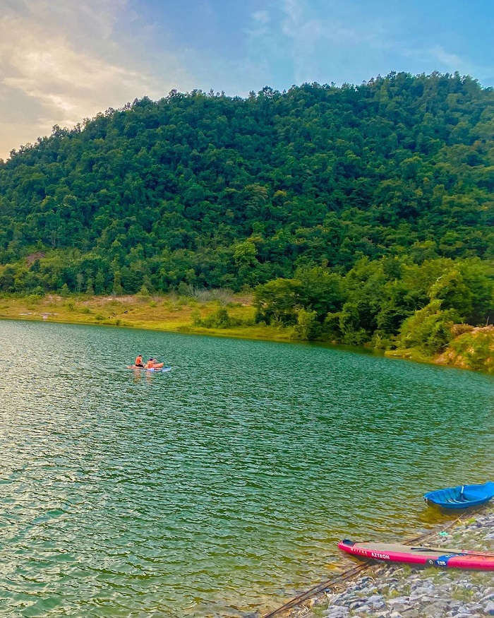 Hồ Pe Luông cũng là điểm cắm trại Điện Biên có nhiều trải nghiệm thú vị