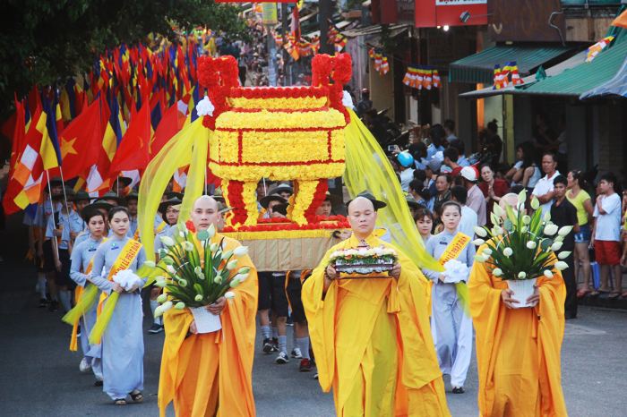 Du lịch Huế mùa Phật đản ý nghĩa