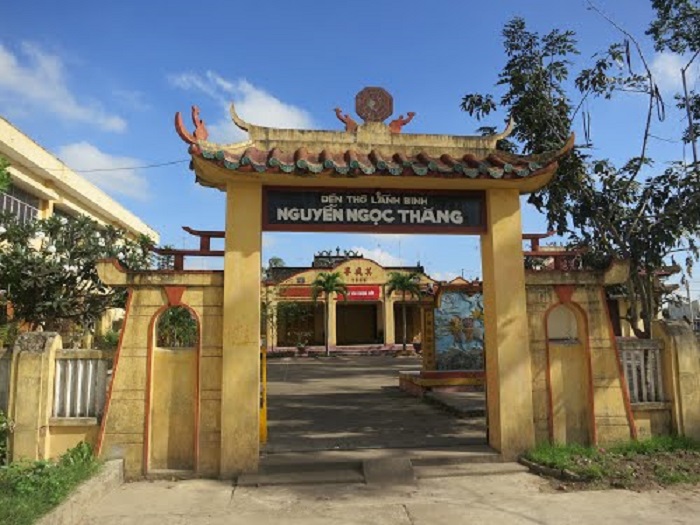 Đền thờ lãnh binh Nguyễn Ngọc Thăng là địa điểm được khách tham quan ghé thăm khi du lịch Giồng Trôm Bến Tre