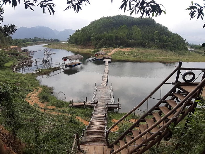 Scenery at Vuc Cheo Stream in Quang Binh 