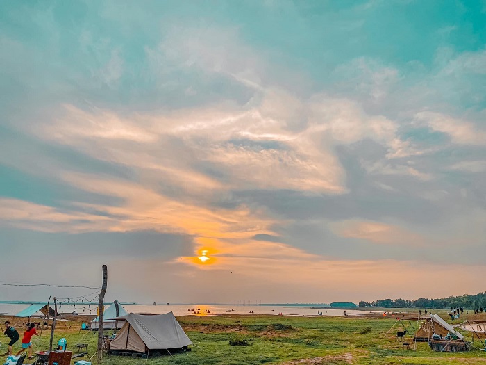 Dau Tieng Travel Lake is a lake view campsite in Vietnam located in Binh Duong