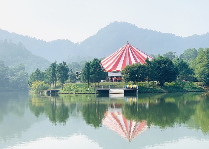 Bản Xôi là khu cắm trại view hồ ở Việt Nam nằm ở ngoại thành Hà Nội