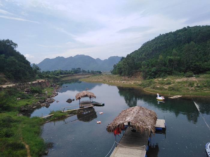 Scenery at Vuc Cheo Stream in Quang Binh 