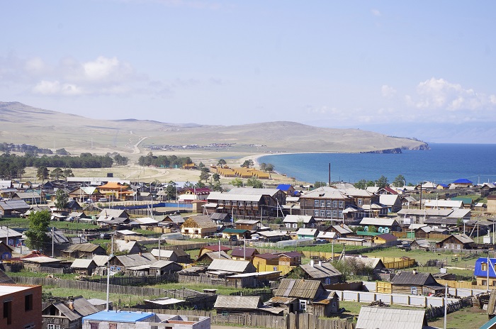 Tham quan làng Khuzhir là điều nên làm ở đảo Olkhon Nga