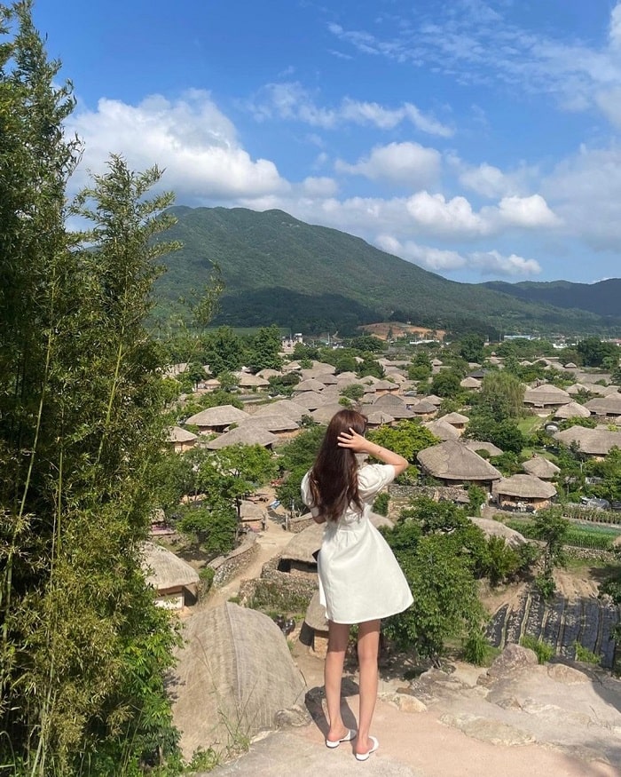 Đi bộ dọc theo đỉnh của bức tường pháo đài là trải nghiệm tuyệt vời ở làng dân gian Naganeupseong