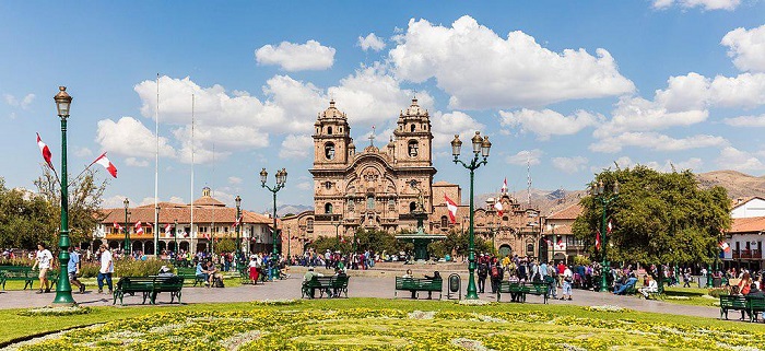 Quảng trường chính là điểm tham quan ở thành phố Cusco Peru