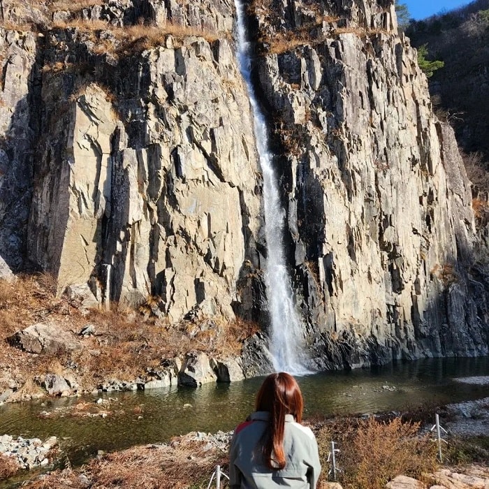 Thác nước ở vườn quốc gia Juwangsan Hàn Quốc 