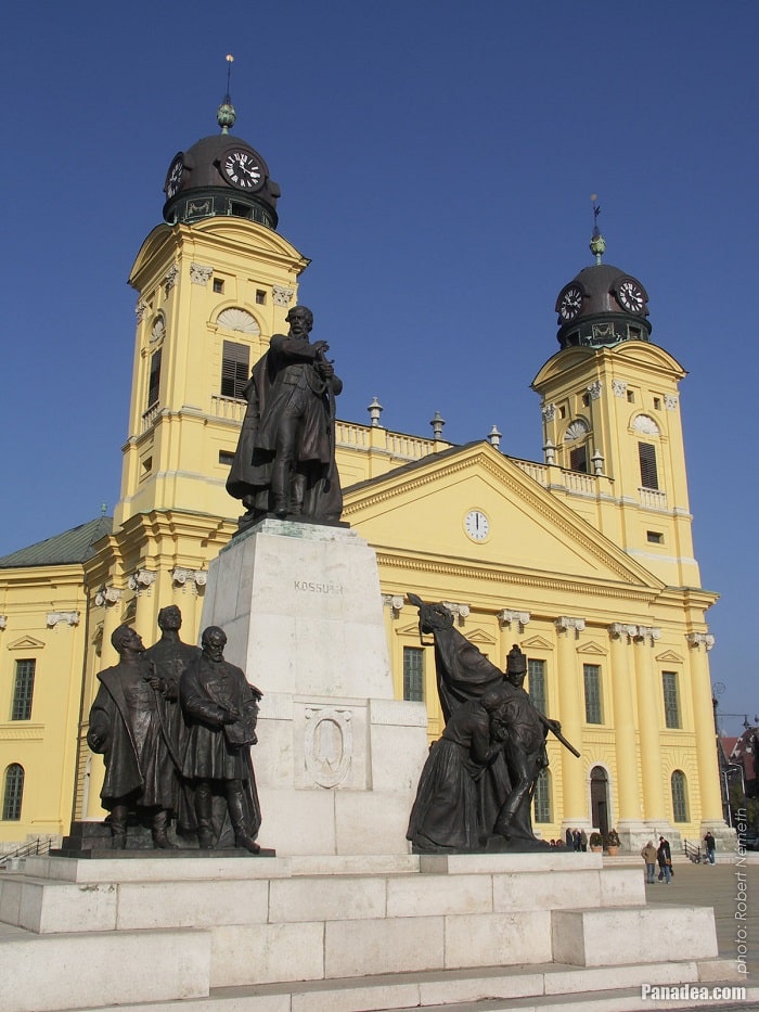 Tượng Lajos Kossuth là điểm tham quan ở thành phố Debrecen Hungary