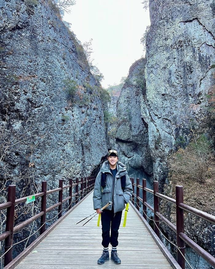 Đường đi bộ ở vườn quốc gia Juwangsan Hàn Quốc 