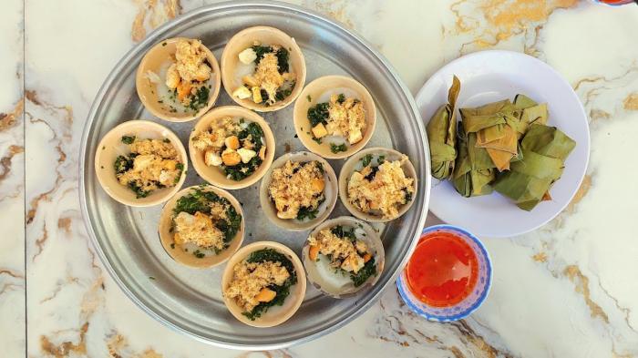 Tháp Nhạn quán bánh bèo ở Tuy Hoà 