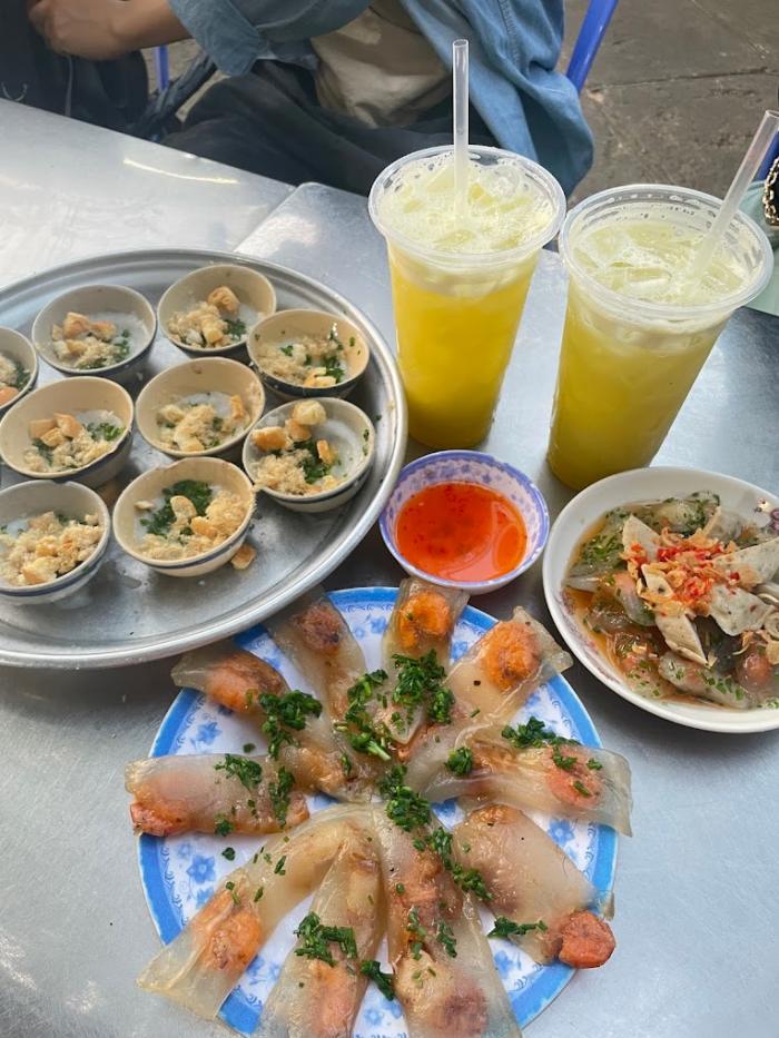 Tháp Nhạn quán bánh bèo ở Tuy Hoà 