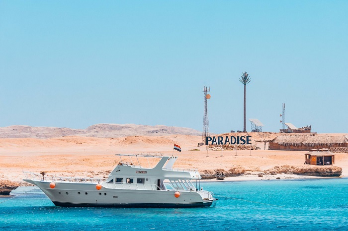 Đi thuyền ra đảo là điều cần làm ở bãi biển Hurghada và khu vực xung quanh 