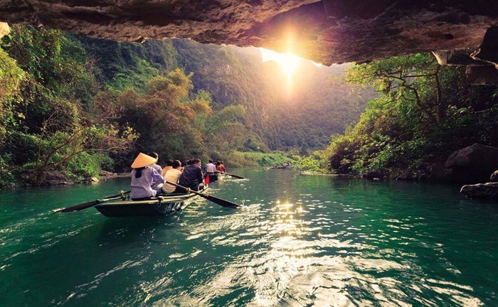 chèo thuyền Kayak Tràng An - của hang Quy Hậu