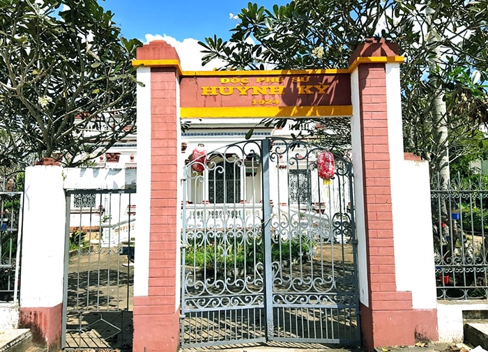 Nhà cổ Huỳnh Kỳ Trà Vinh - Cổng vào nhà cổ