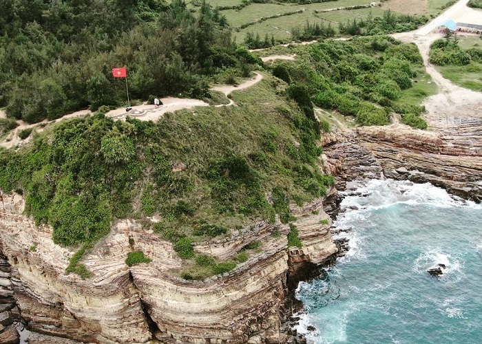 Những cột cờ trên đảo ở Việt Nam đẹp oai nghiêm mà bạn nên ghé thăm