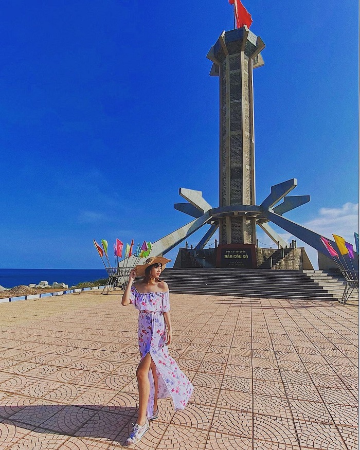 Cột cờ Cồn Cỏ là cột cờ trên đảo ở Việt Nam có kiến trúc ấn tượng