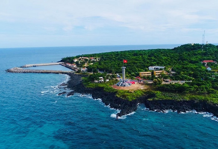 Cột cờ Cồn Cỏ là cột cờ trên đảo ở Việt Nam nằm sát biển