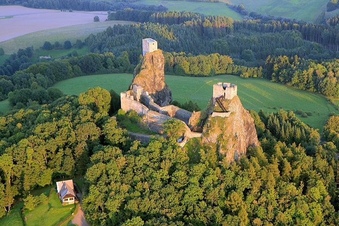 Lâu đài Trosky Séc