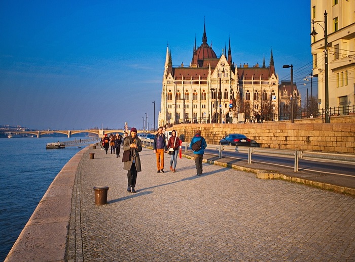 Lối đi dạo sông Danube Hungary