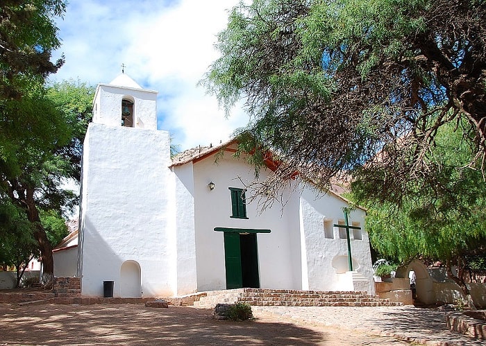 Nhà thờ Santa Rosa de Lima là địa điểm tham quan không thể bỏ lỡ tại thị trấn Purmamarca