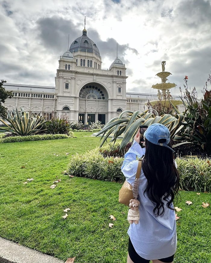 Bảo Tàng Melbourne là điểm tham quan xung quanh vườn Carlton