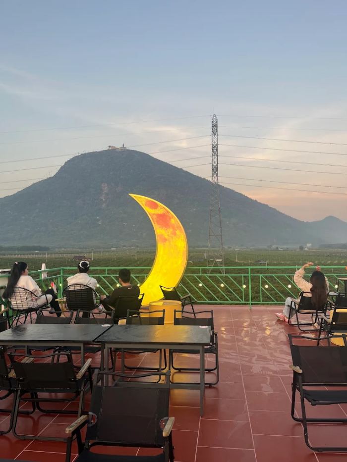 Quán cafe gần núi Bà Đen Tây Ninh Na Suối Đá 