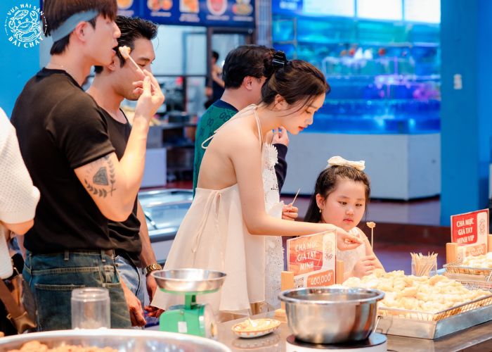 Khu siêu thị với 1000 sản phẩm địa phương ngay trong khuôn viên