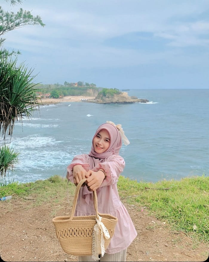 Bãi biển Klayar là một trong những bãi biển đẹp ở Indonesia