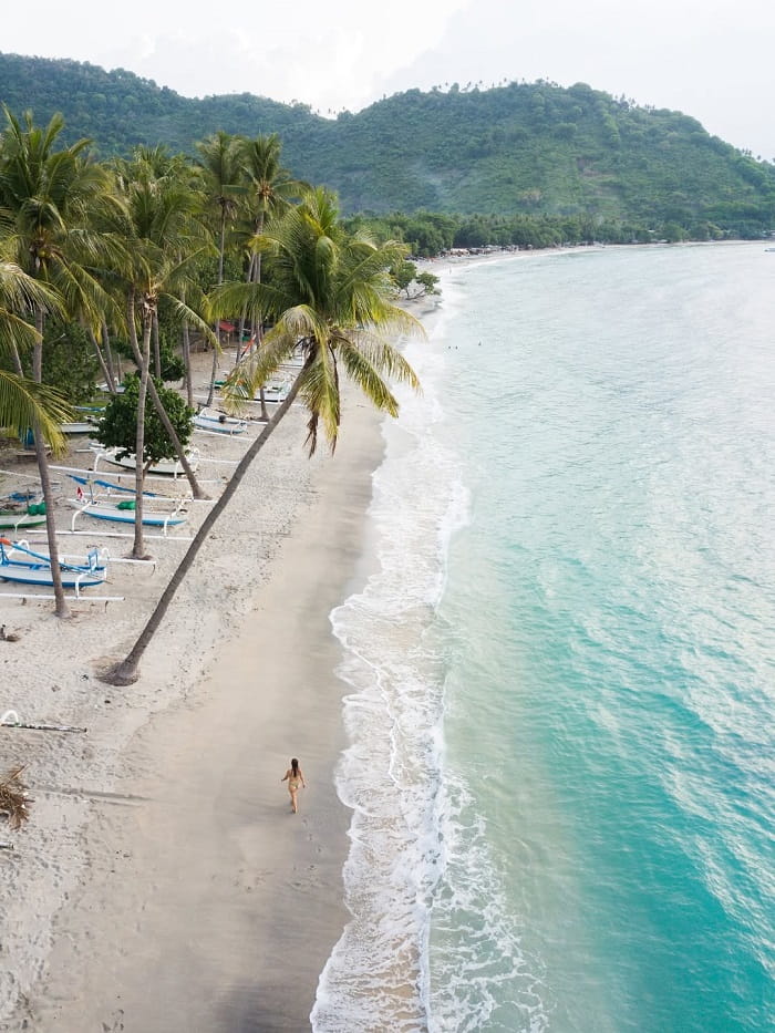 Thư giãn ở bãi biển Senggigi Indonesia