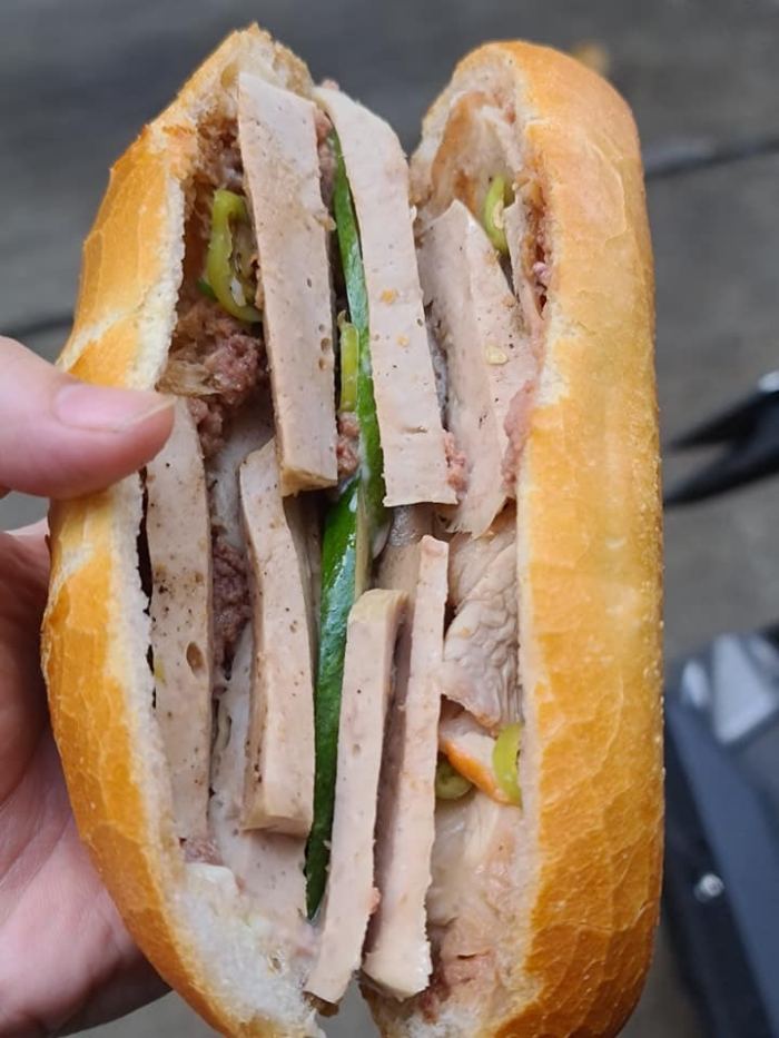 tiệm bánh mì lâu đời ở Sài Gòn Bảy Quang