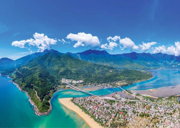 Biển Lăng Cô Huế