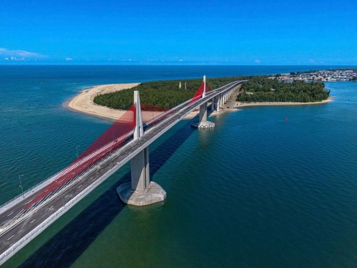 Cầu vượt biển Thuận An