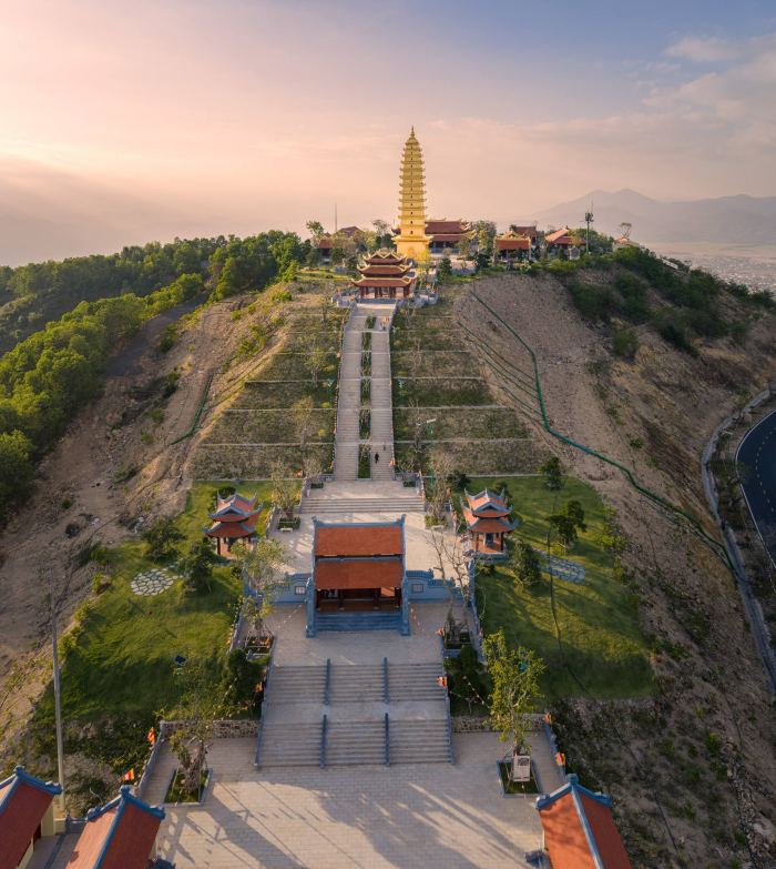 Chùa Trúc Lâm Phụng Thùy Sơn 