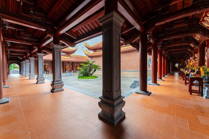 Chùa Trúc Lâm Phụng Thùy Sơn chánh điện