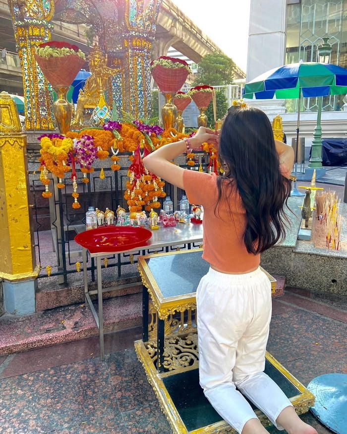 Cầu may tại đền Erawan Bangkok Thái Lan