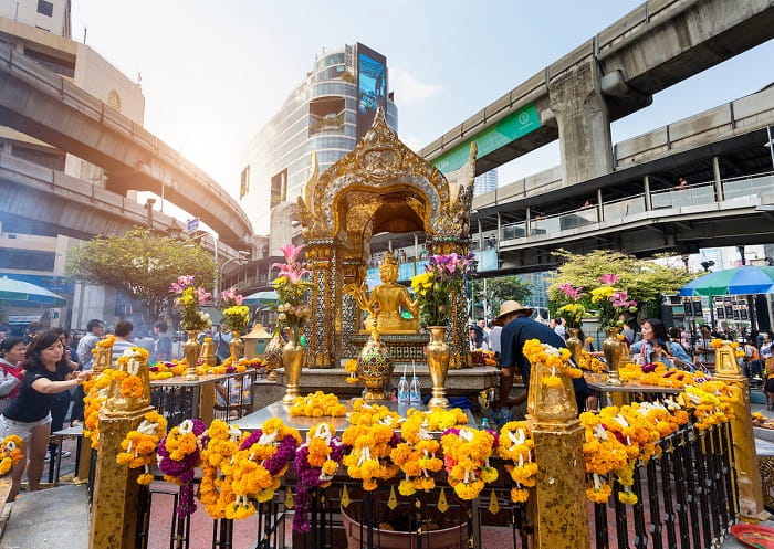 Cầu may tại đền Erawan Bangkok Thái Lan