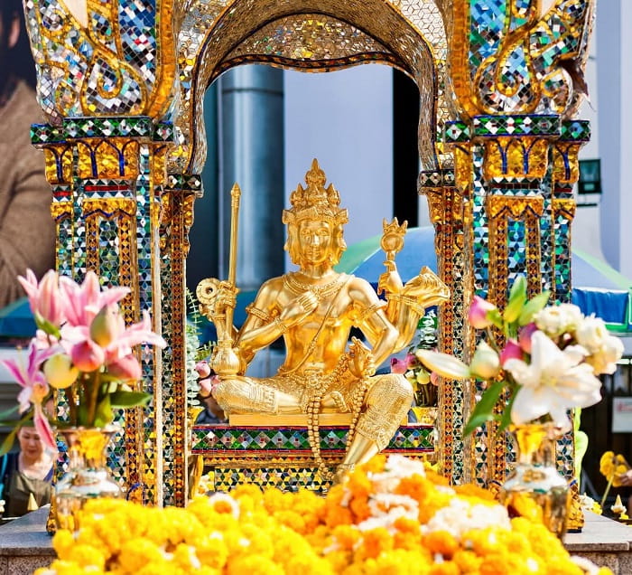 Cầu may tại đền Erawan Bangkok Thái Lan
