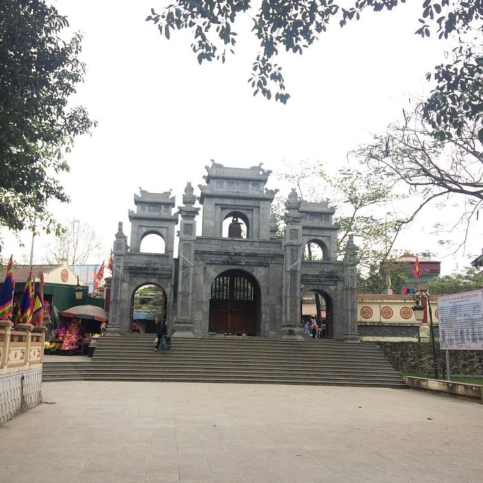 Đền Sòng Sơn là điểm du lịch gần hồ Cánh Chim Thanh Hóa