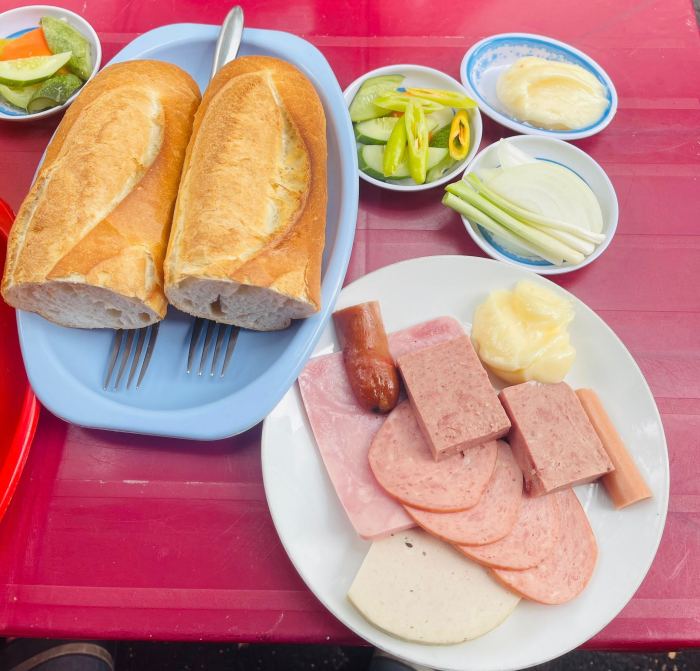 tiệm bánh mì lâu đời ở Sài Gòn Hoà Mã