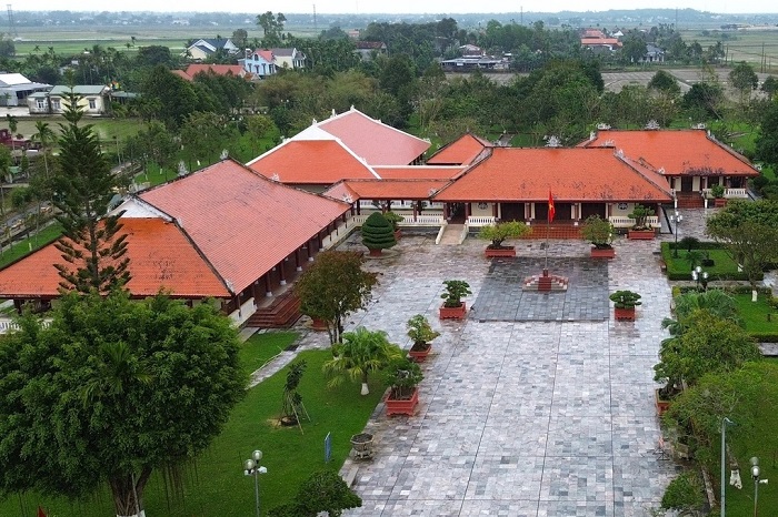 Nhà lưu niệm cố Thủ tướng Phạm Văn Đồng là điểm tham quan gần giống khu chứng tích Sơn Mỹ Quảng Ngãi