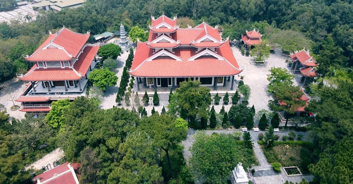 Thiền viện Trúc Lâm Hàm Rồng là điểm tham quan gần cầu Hàm Rồng Thanh Hóa