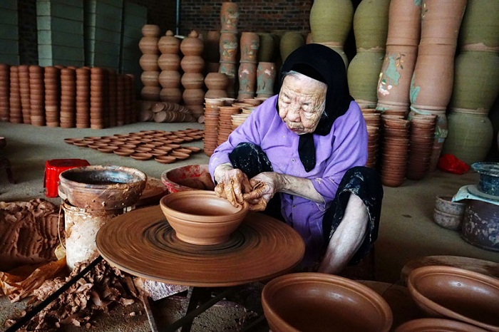 Phu Lang pottery village