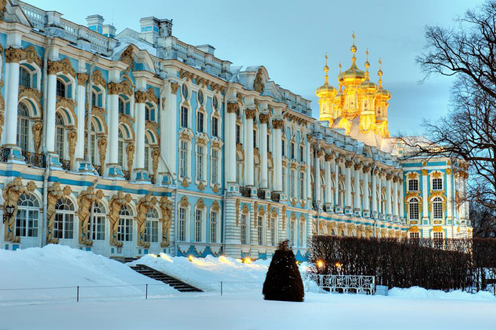 Cung điện mùa đông được bao phủ bởi tuyết trắng