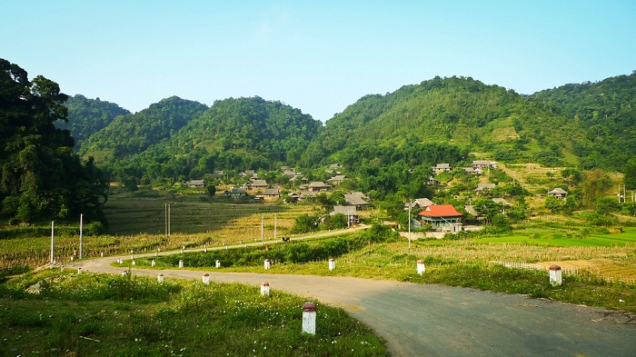 Point names of the most famous tourist destinations in Hoa Binh
