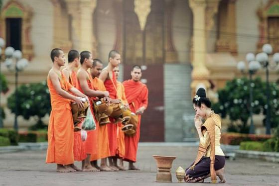 Những lưu ý khi tham gia lễ nghi ở Lào