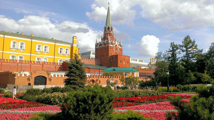 Vườn Hoa Alexandrovsky đầy màu sắc
