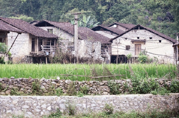 Check-in stone village Khuoi Ky where there are stone stilt houses that fascinate young people 